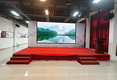 Why are more and more people choosing LED display screens as conference room screens?