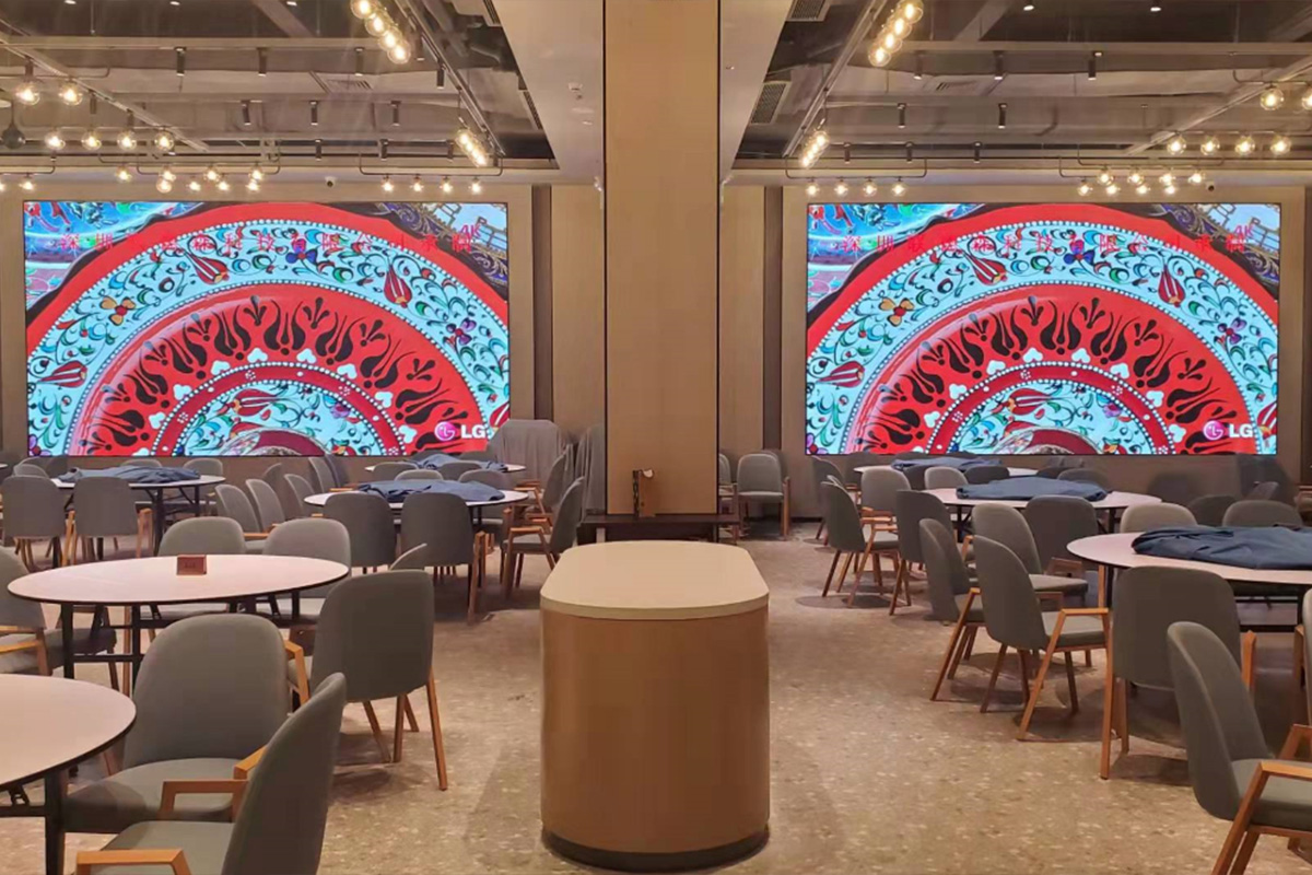 The 79th Fishing Boat Seafood Restaurant (Tianli Branch) features a P2.5 full-color screen